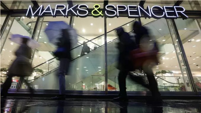 ftbreakingnews's tweet photo. Marks and Spencer's pre-tax profit fell 64% on restructuring costs and lower clothing sales https://t.co/kYHL7xTfyE https://t.co/W2nq11VW9G