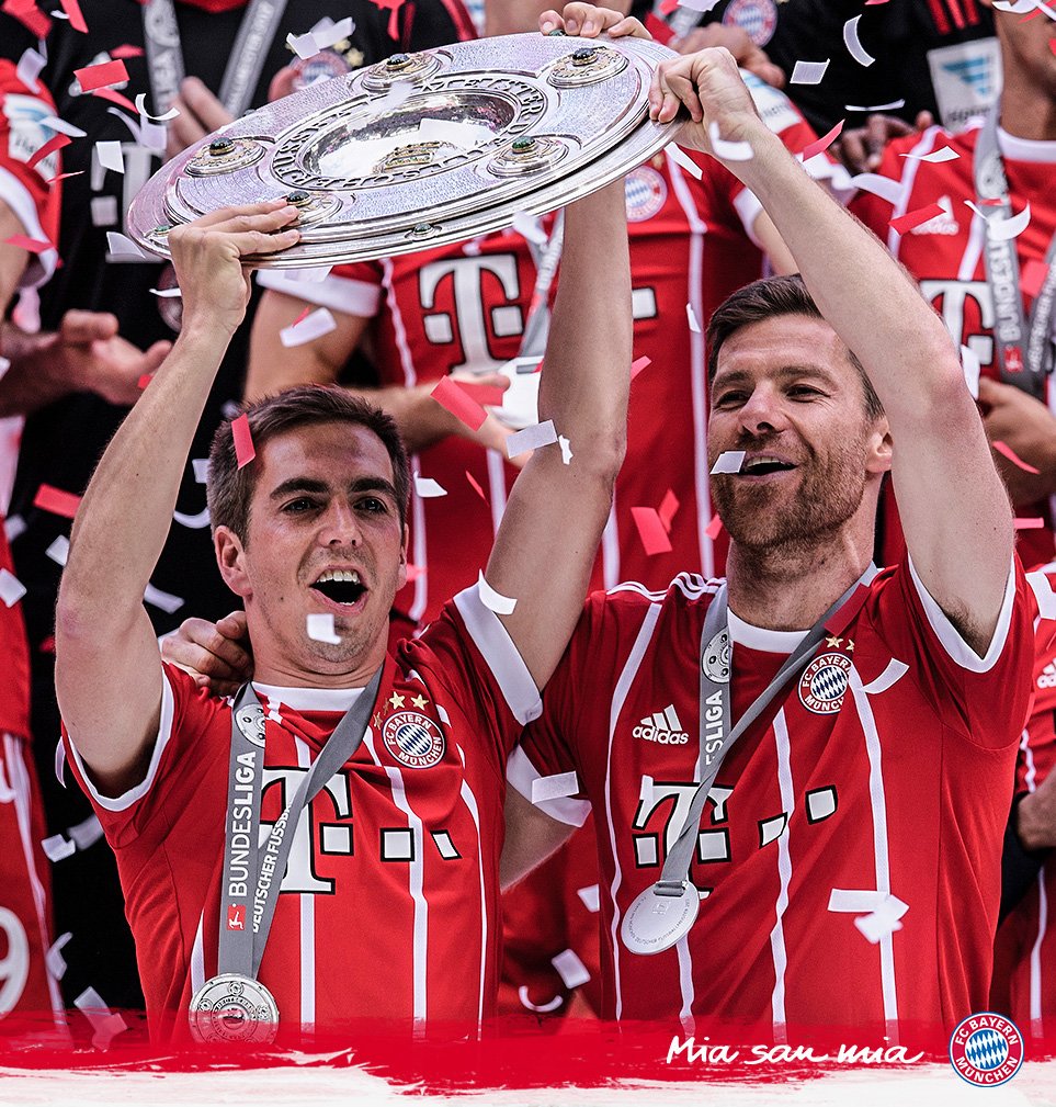 Legenden. 🏆 @philipplahm @XabiAlonso #MiaSanMia https://t.co/PY389KPPNe