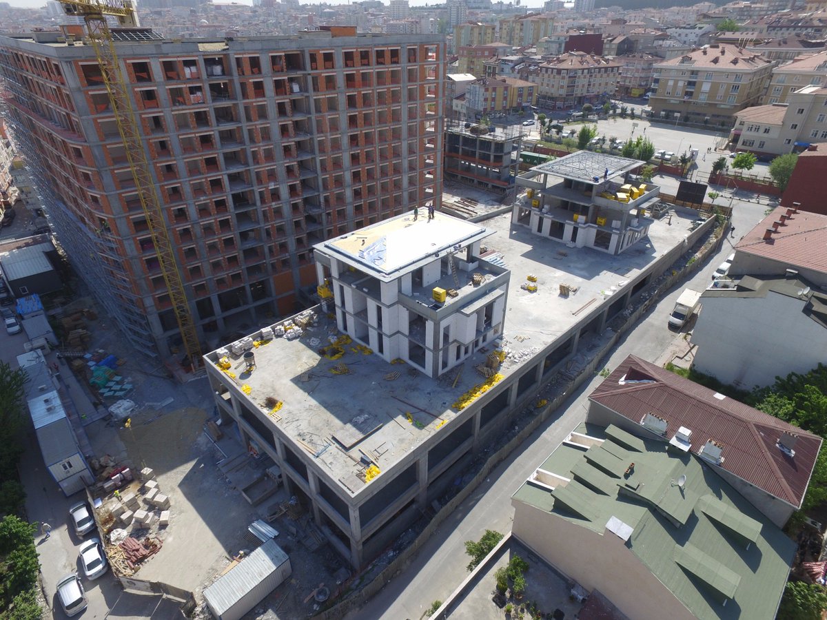 Halkalı Kapalı Pazar Yeri ve Yeraltı Otoparkı inşaatı devam ediyor. Küçükçekmece'yi seviyoruz, Küçükçekmece'ye hizmet ediyoruz.🔨🚜🚧🔧