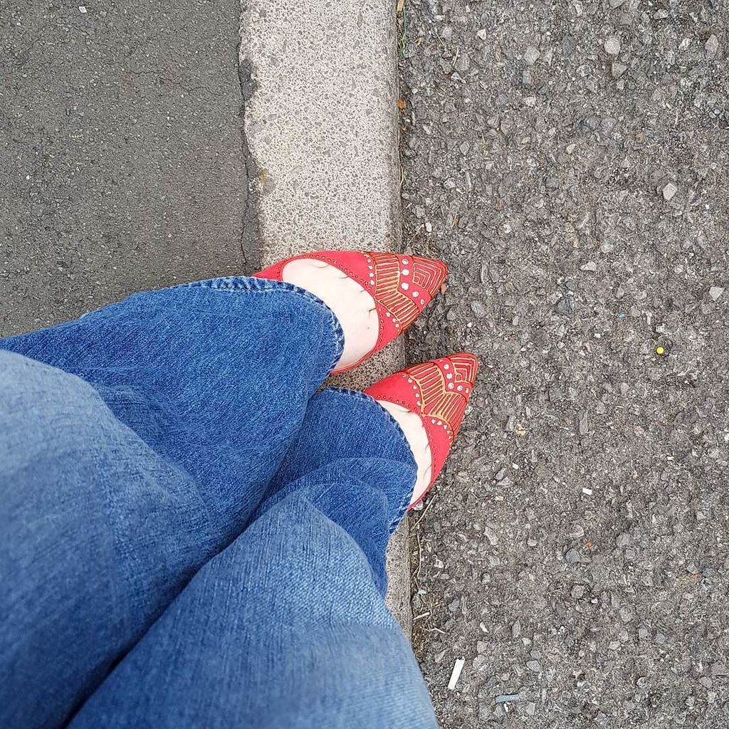 AmysShoeShoes's tweet image. Even baggy jeans deserve elegance #ShoeShoes 
#pointedflats #orange #dorsay #workwear #copper #goldleaf #unique #h… ift.tt/2rSxTFk