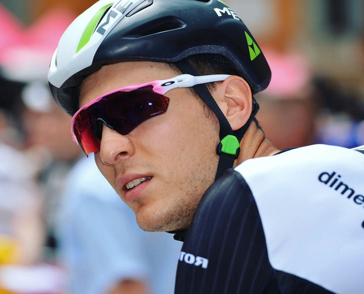 #CantStop with <a href="/oakley/">Oakley</a> giveaways! RT if you want a pair of the limited edition #Giro Jawbreakers or favourite for the Radar EV's!