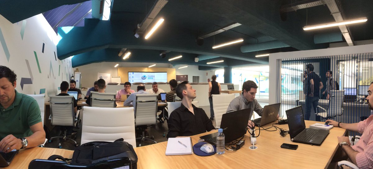 cycle_smartcity's tweet photo. Comenzamos con el taller avanzado de #Fiware en @FIWARESevilla #iot #bigdata https://t.co/cQuFlTn21M