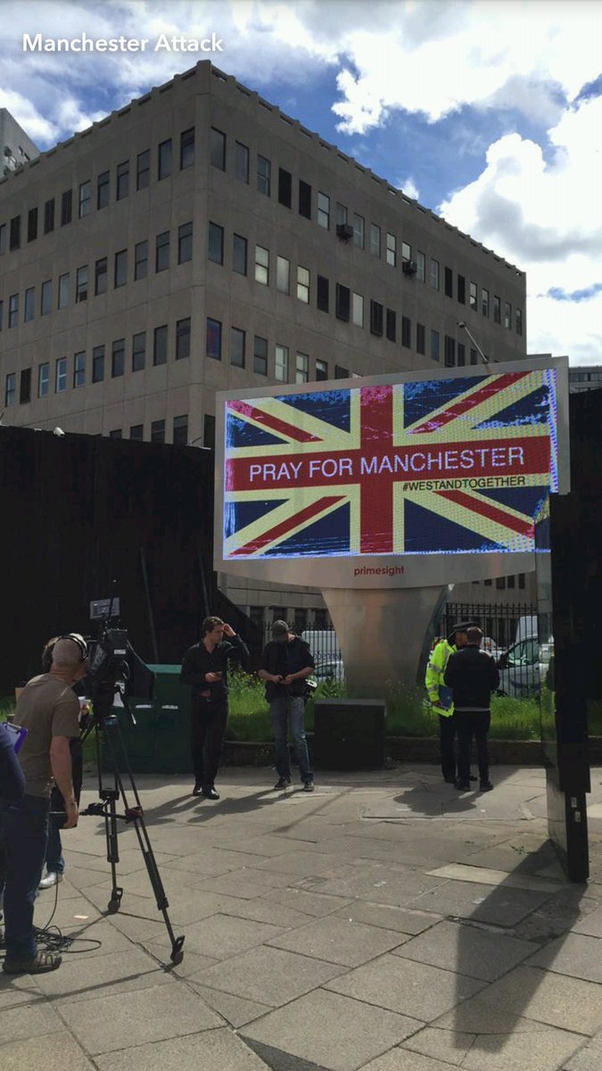 rai_archis's tweet photo. Thoughts and prayers to those affected in Manchester. Very very sad. #PrayForManchester #manchesterattack  #machester https://t.co/VrrM8fy4Zv