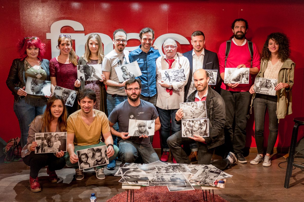 LuisGalan's tweet photo. Llegar con el trabajo de uno es fantástico, y ser conducto de este mensaje, un honor. Gran día mostrando #AnorMal en la @Fnac. Mil gracias. https://t.co/ECrQYADh8v