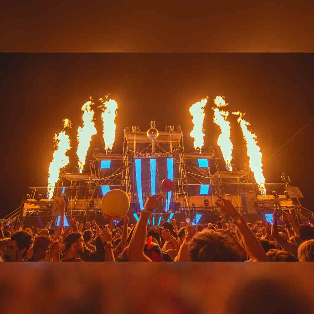 WeGetHype's tweet photo. @ThePrototypesUK brought DNB to the @DirtyDiscoAZ masses Sat night. Photos @TonyCottrell #dirtydisco2017 #dnb #ravers https://t.co/9nEzaXeQh7