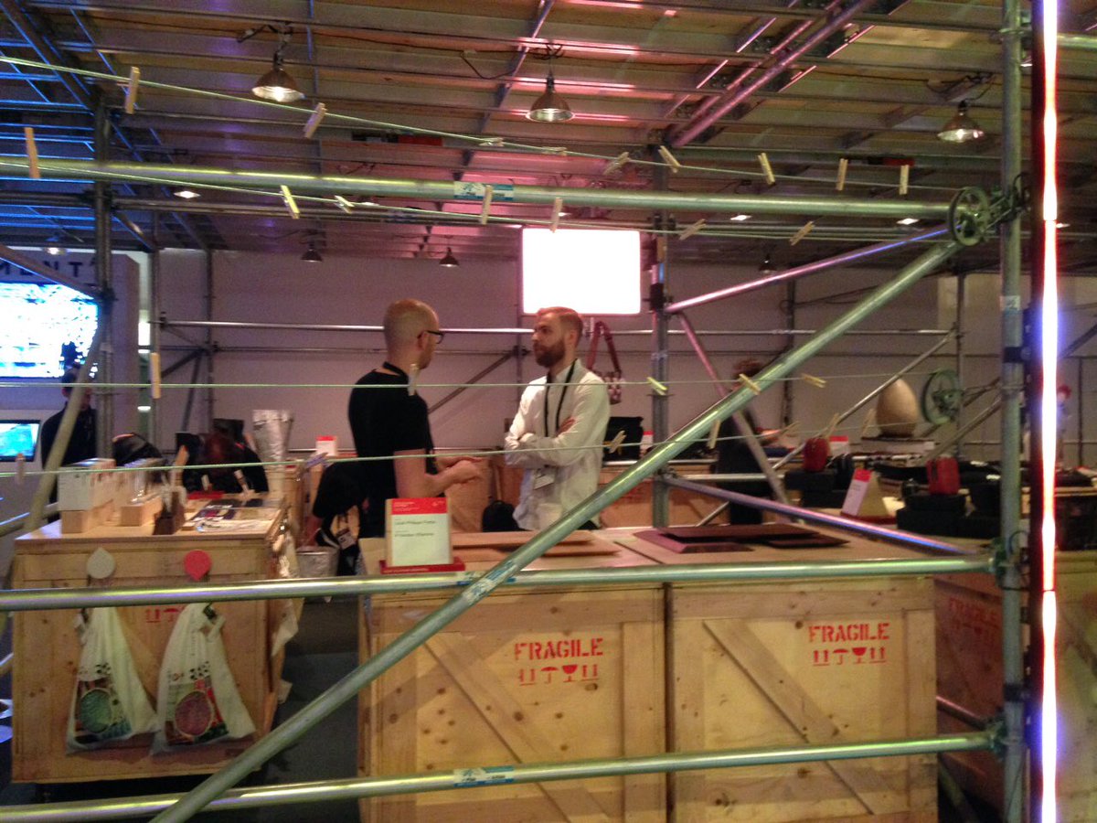 DesignMontreal's tweet photo. Les designers de CODE SOUVENIR MONTRÉAL s'installent à c2MTL! #c2mtl #c2m17 #CODESOUVENIRMTL #designMTL https://t.co/uAOMvNgRlZ