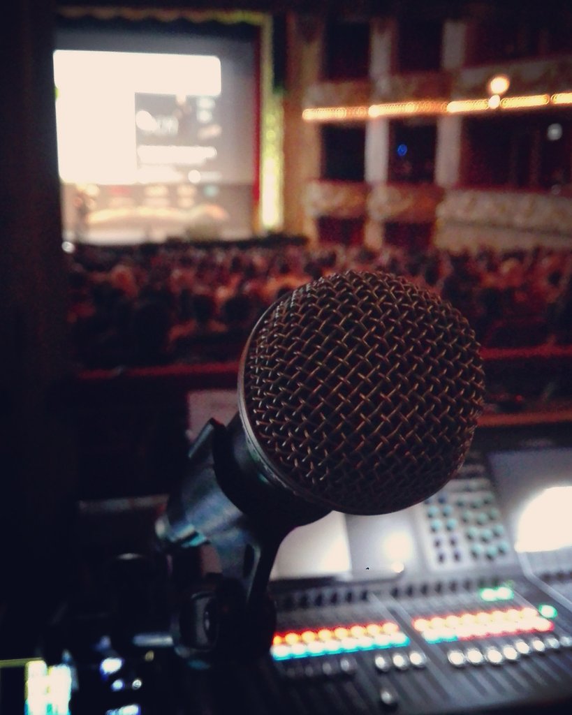 LMonederoR's tweet photo. Ha sido genial volver a ser la voz en off del #msfbcn !
Gracias, @Deloitte_ES !
Ponencias muy guais y un grandísimo @PiedrahitaLuis 😊 https://t.co/n3YWeQUXD8