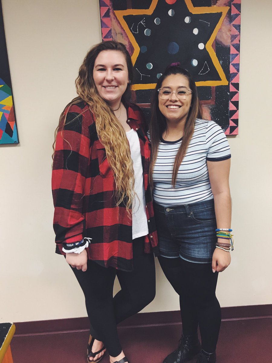 esme_mercado's tweet photo. 90s babies 

w/ @HannaMccoy27 https://t.co/O3RuUFTszj