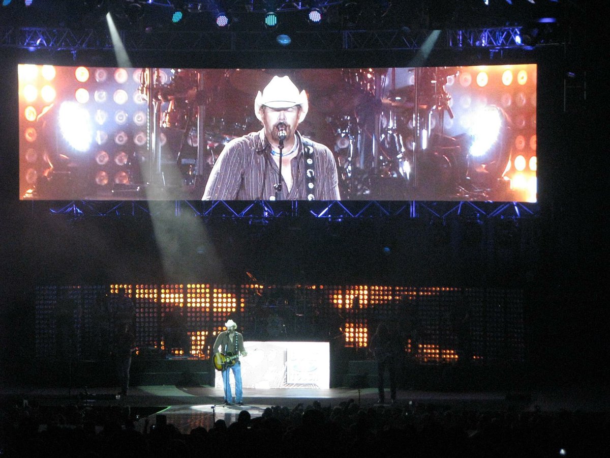 Himes412's tweet photo. #KeyMusicMemories @KeyBankPavilion #Pittsburgh #LittleBigTown #KeithUrban #TobyKeith #BrantleyGilbert https://t.co/caB0XOZ9MI
