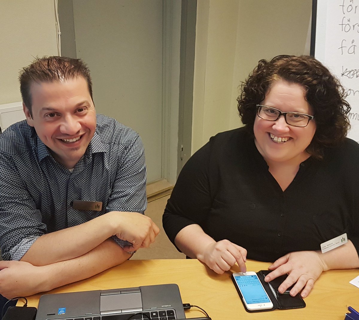 Daniel och Linda @Lararesomledare om skolbibliotekarier som ledare på Ungdomens hus i Malmö i samarbete med <a href="/skolbibsyd/">Skolbibliotek Syd</a> #skolbibledare