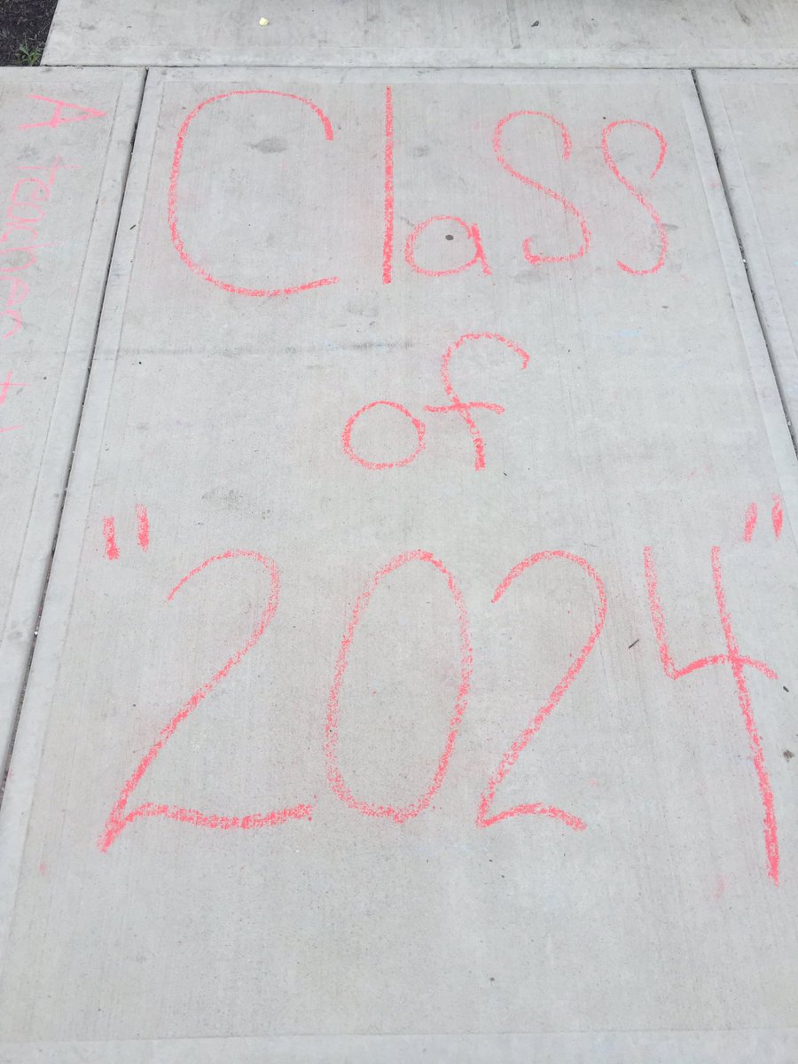 SinesAmy's tweet photo. I love our PTO! What a special welcome on the last day! #gonnaMissItHere #TTES2016 #myOhioClassroom @TarhePTO https://t.co/byq4uvYKJM