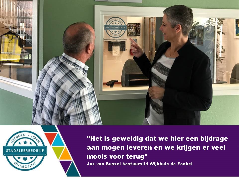 Stadleerbedrijf's tweet photo. Alle leerplekken worden herkenbaar met het Stadsleerbedrijf logo. Vandaag werd de eerste geplakt bij @defonkel met @NathalievanderZ https://t.co/bzuiCLom9m