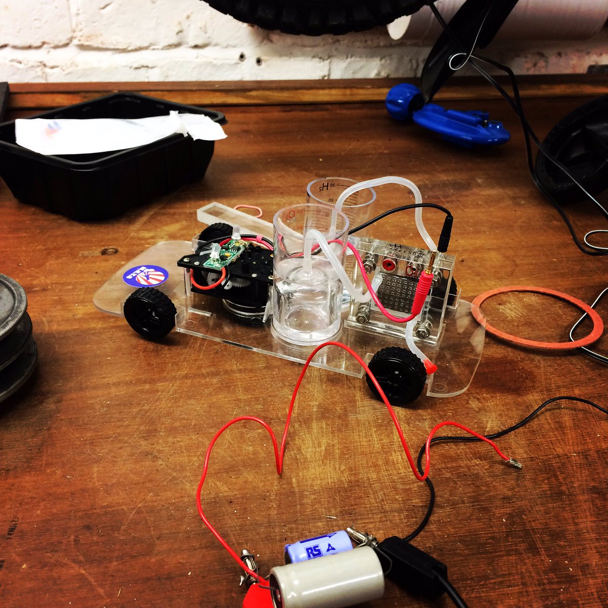 RS_Zoom's tweet image. In the process of designing our #hydrogen #fuelcellcar for @royalsociety #summerscience exhibition 🏎🏎🏎 @ChemistryCU