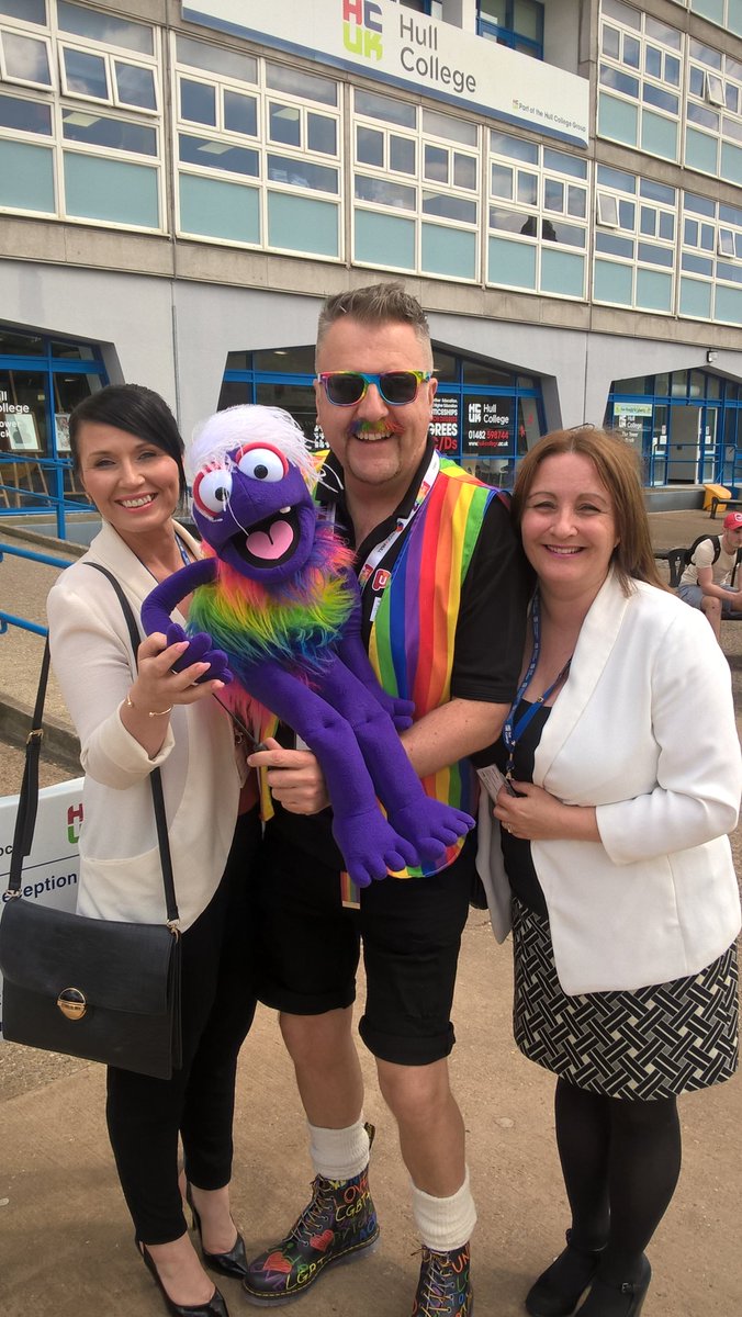 HullCollegeHSC's tweet photo. Hull College does Pride! thanks #AndyTrain for supporting us https://t.co/iU8kpq3y1T