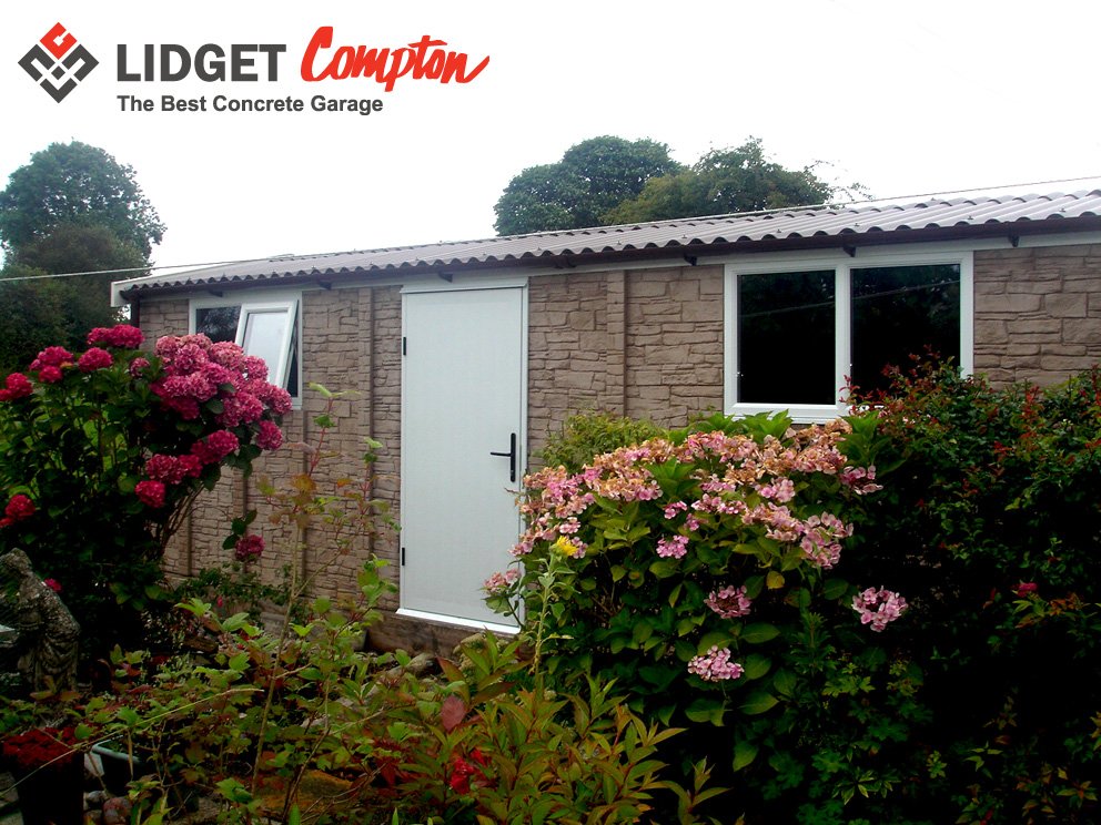 This Lidget Compton Cotswold Stone Apex garage dispels the myth that concrete garages are ugly and old fashioned doesn't it? #concretegarage