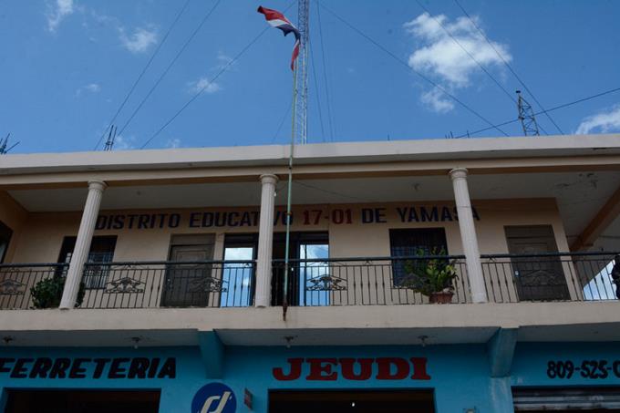 ListinDiario's tweet photo. Destituyen directora de distrito de #Yamasá https://t.co/Rr4DpoABOj #ListínDiario https://t.co/DDPKyyFNKn