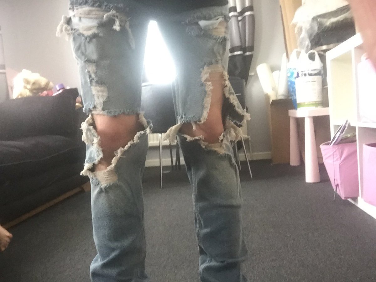 SwayleeMarks's tweet photo. @ASOS @ASOS_HeretoHelp 😳😳 just been delivered... pretty sure this isn't how there meant to be?? https://t.co/Q9zAXWZwx2