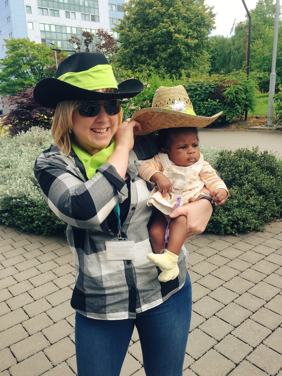 LimestoneCowbo2's tweet photo. Cutest mini mascot #TeamBradFest @UniofBradford https://t.co/uAunho39PD