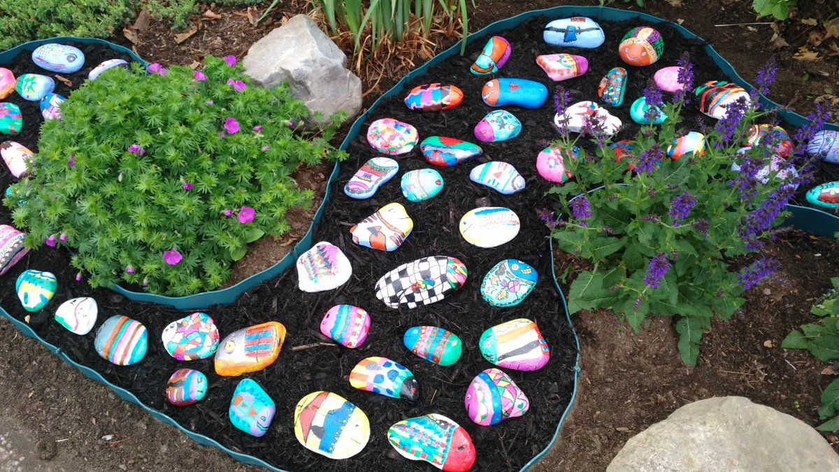 dfulreader's tweet photo. Wow! Beautiful and unique, just like our Ss @FloRoElem , TY Ms. Goddard for doing this project!! #gdrsdchat #bestpartofmyday https://t.co/h5pek6fw2T