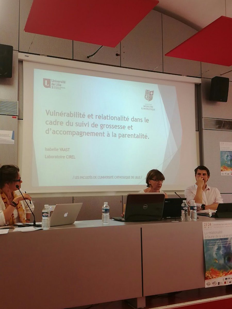 ColloqueED58's tweet photo. #colloqueED58 nous assistons en ce moment à la communication de @IsabelleVaast qui nous vient de l'université de @Lille3. https://t.co/z1DaNTenpp