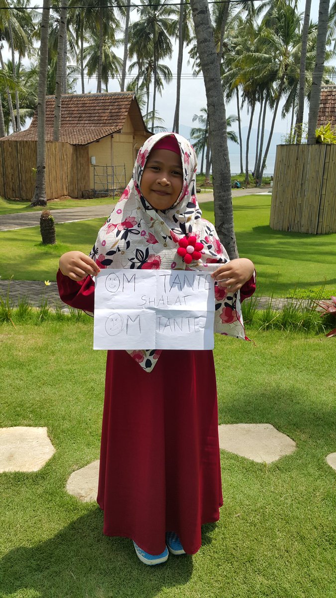 KuntiMaulidatas's tweet photo. Daripada telolet.. 
lebih baik sholat..itu kata adik azka
#OTS7SambutRamadan 
#ots7sambutramadhan https://t.co/vXDBj83lv4