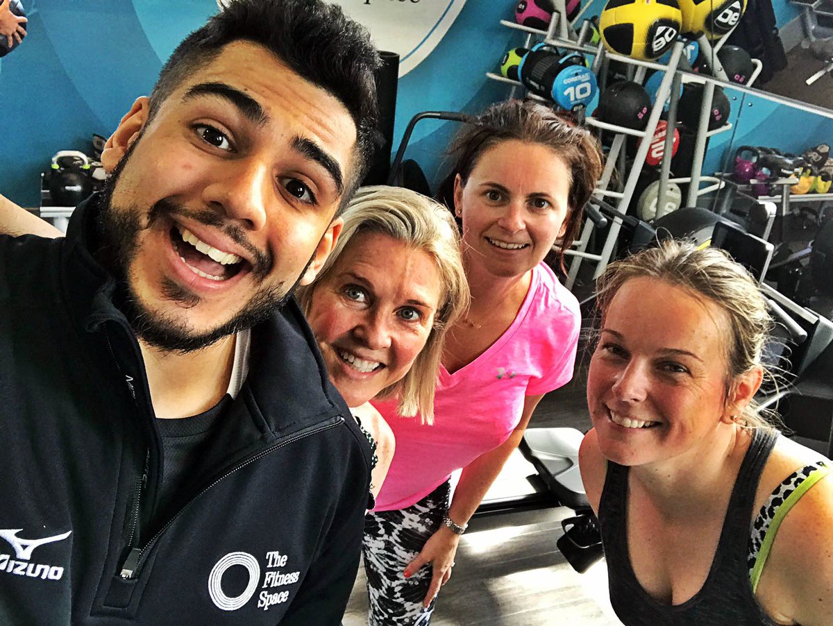 FSAscot's tweet photo. SGT SELFIE! - Early morning small group training session complete, well done ladies! https://t.co/Ga2gsTghvK