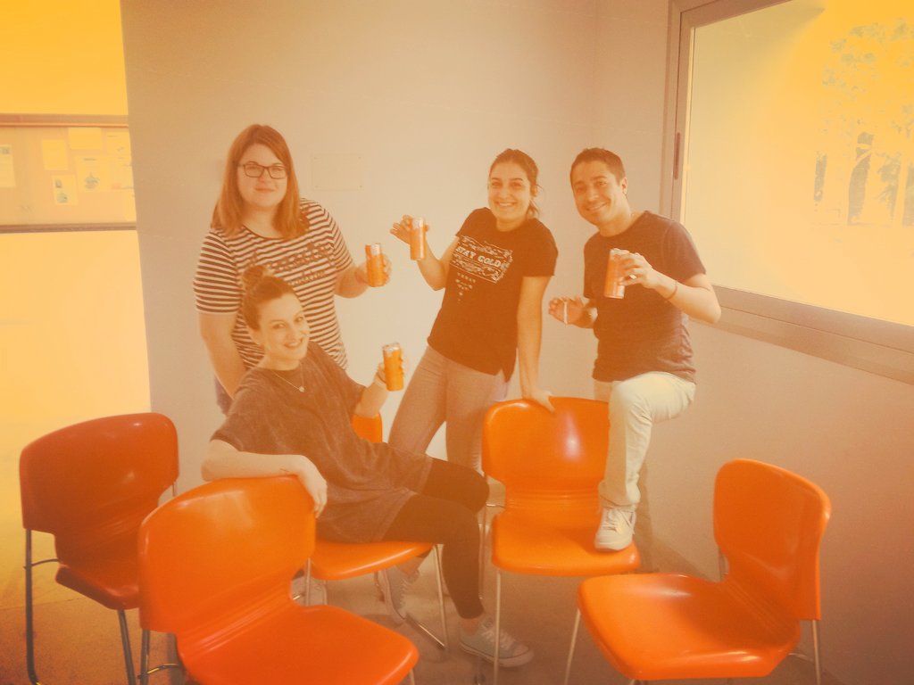 inmaw's tweet photo. @3ulalya @SiLbarba @redbullESP #ganasdesummer Having an orange break https://t.co/3uluu2w3YF