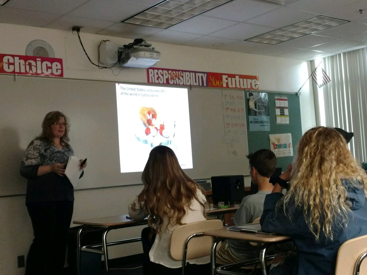 HilseSusan's tweet photo. Six Rx Drug Abuse talks at Brighton HS, MI w/John, PM 0028 today! #OneChoiceChangesEverything #sharecare D4101 #Pride9  @DRusPharmD https://t.co/qF1MdyruQZ