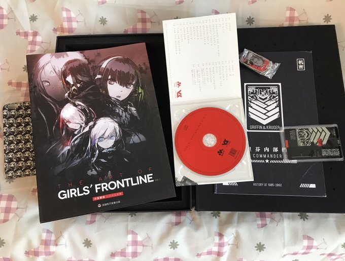 ゲーム「少女前線」アートコレクションブックが届きました😭👏👏🙏🏽🙏🏽素晴らしい...自分のイラストも一枚掲載させていただいてます!日本サービスも早く開始してほしいです 