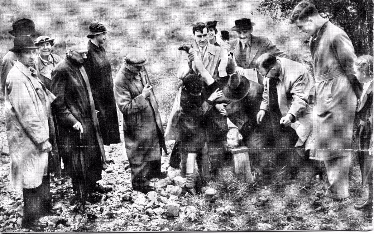 MHHistSoc's tweet image. Mill Hill Historical Society reviving the tradition of Beating the Bounds in 1946 which taught the borders of the parish #FolkloreThursday