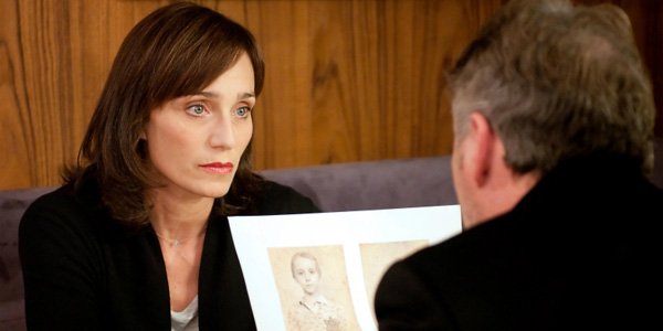 浮き雲 サラの鍵 ナチス占領下 フランス警察がユダヤ人1万3千人を一斉検挙したヴェルディヴ事件 その封印されてきた歴史と 女性ジャーナリストが当時アパートの 自室で起こったユダヤ人少女サラの悲劇の真相を解き明かす現在とを交差させ 未来に希望