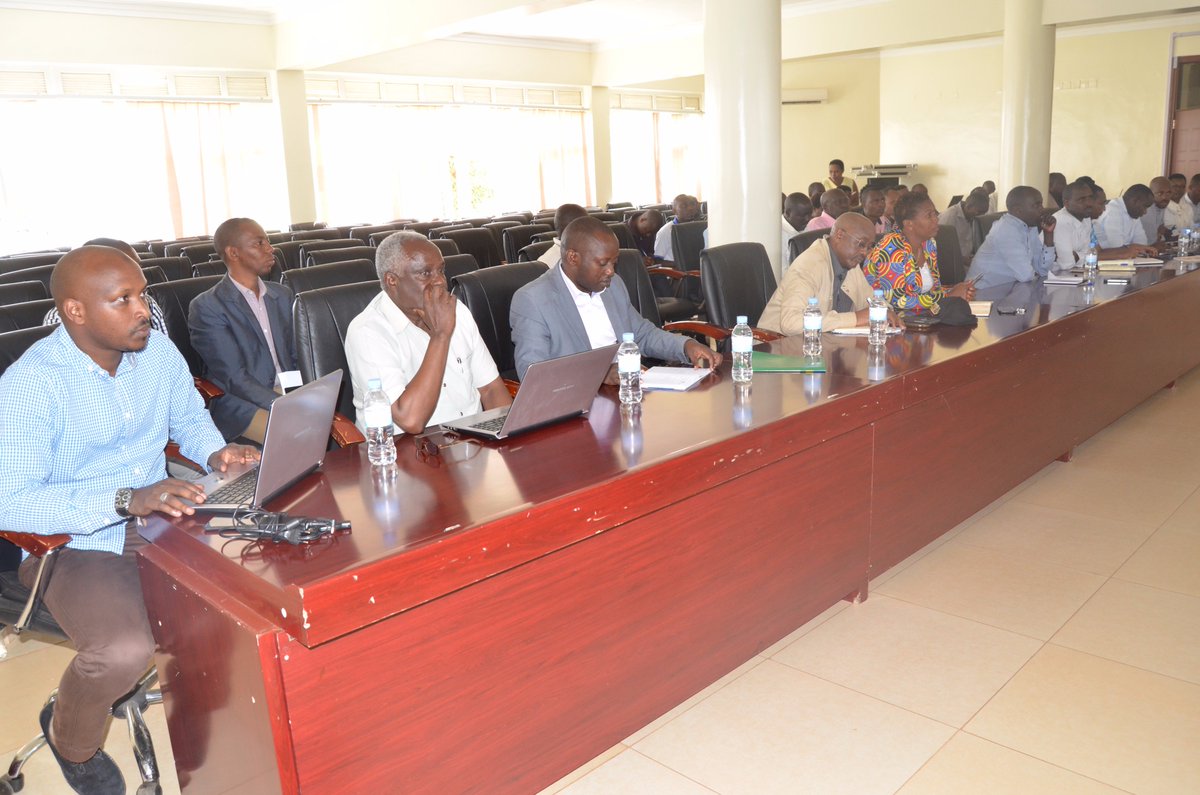 RwamaganaDistr's tweet photo. #HappeningNow:Inama yo kugaragaza ibyavuye mu isuzuma ry' #imihigo ryakozwe n'ubuyobozi @RwandaEast ku bufatanye n'izindi nzego zitandukanye https://t.co/GpOhOW9DfF