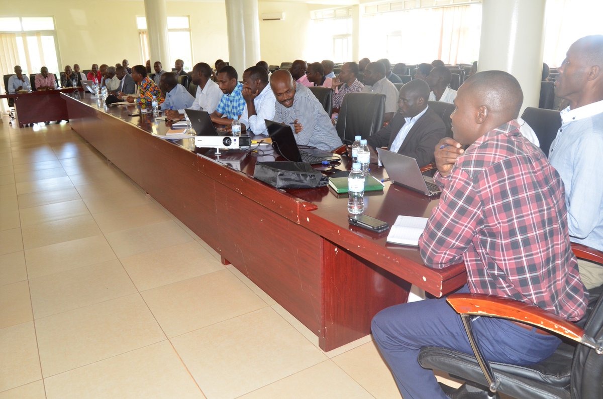 RwamaganaDistr's tweet photo. #HappeningNow:Inama yo kugaragaza ibyavuye mu isuzuma ry' #imihigo ryakozwe n'ubuyobozi @RwandaEast ku bufatanye n'izindi nzego zitandukanye https://t.co/GpOhOW9DfF