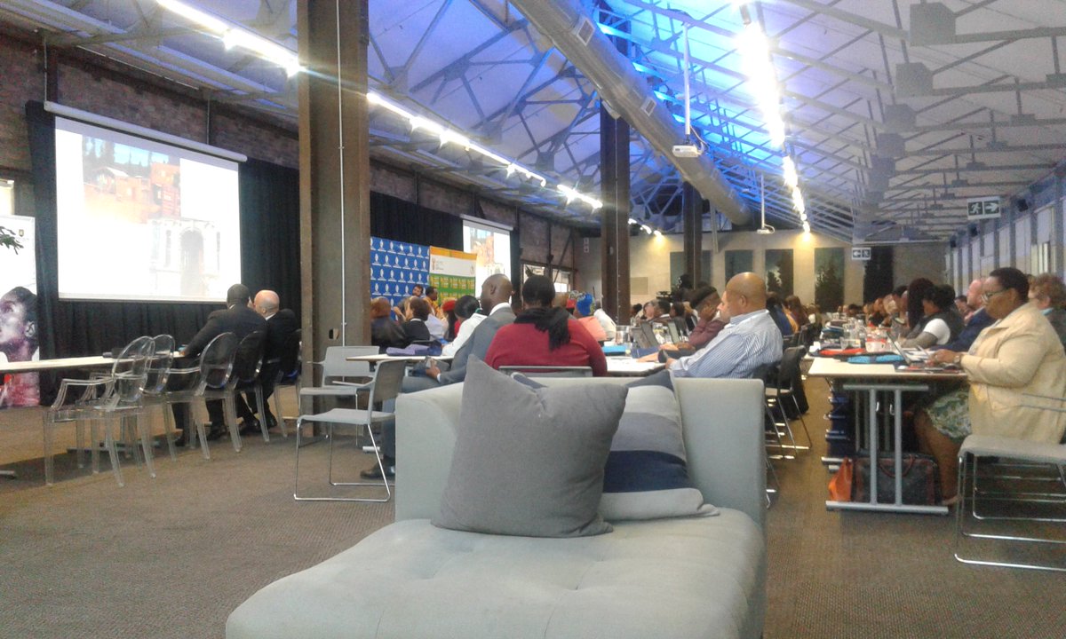 SirRoliRolex's tweet photo. "Artisinal production versus digital production" - Prof Luis Bonet #SACOConf2017 #SACO2017 #ObservingCCIs #AfricaMonth #AfricaDay https://t.co/2qCQY2Xa3F