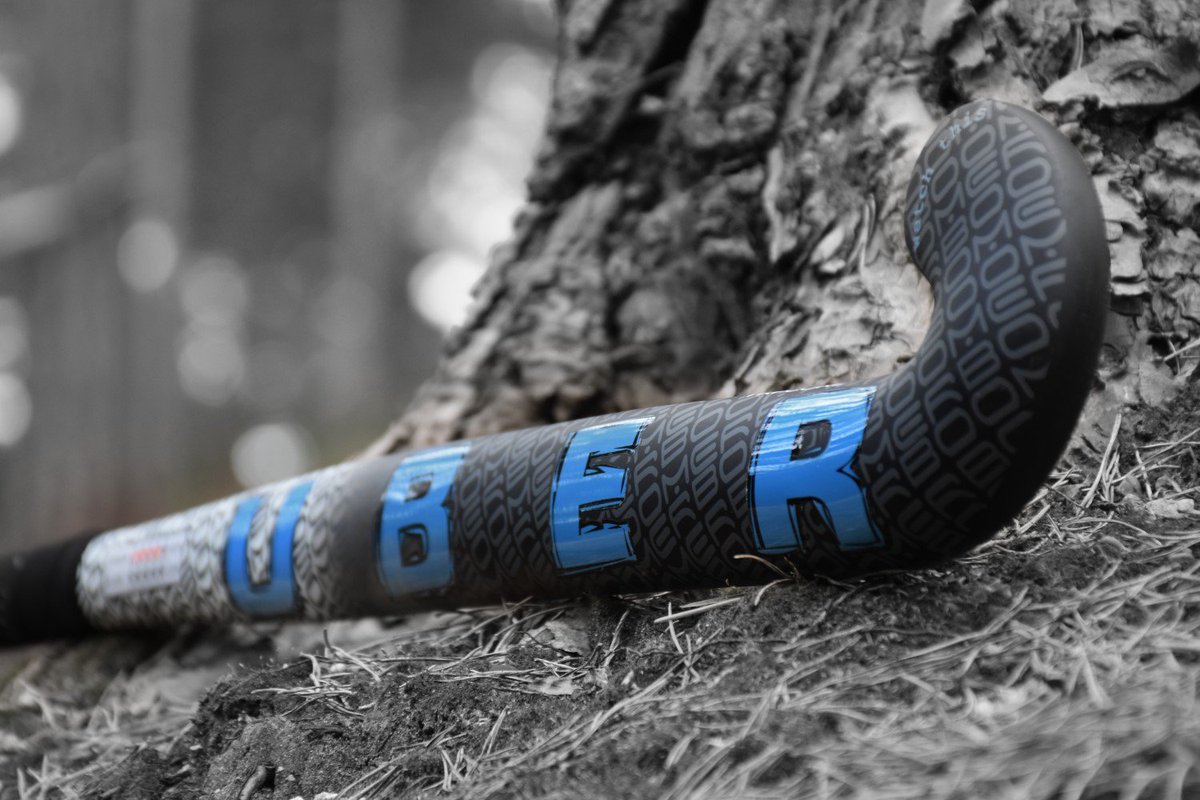 UberHockey's tweet photo. 2017/18 Dark BoomerWang, 80% Carbon Ultra Low Bow with a Concaved Face #FlickStrong #BoomerLove https://t.co/0pAW6QpanK