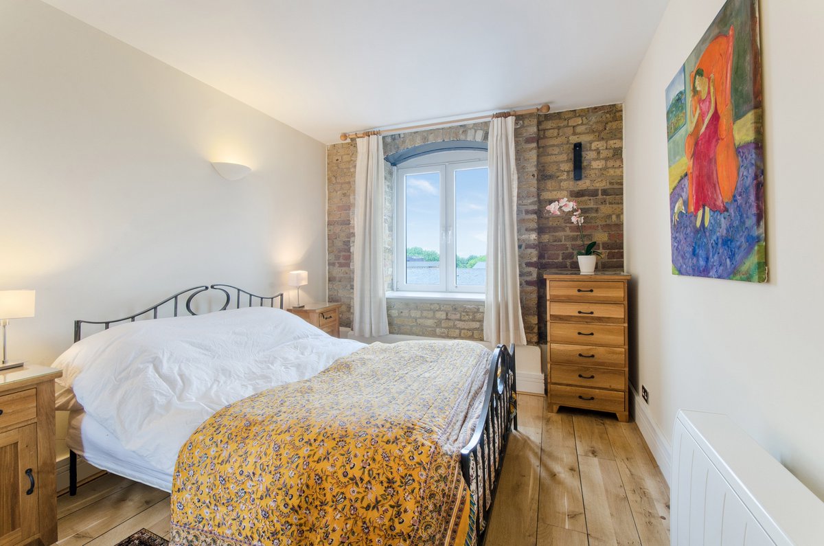Andygroocock_KF's tweet photo. A 3 bedroom #warehouseconversion with a #RiverThamesview #forsale https://t.co/FAkly4Fd4p #knightfrank #Cubittwharf https://t.co/H1IO6DamFm