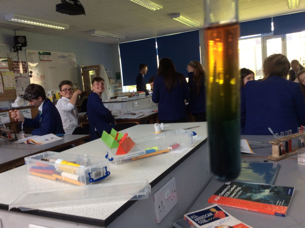 Ebor_F_Science's tweet photo. GCSE science neutralisation practical investigations! Reminicent of potions at Hogwarts!! #funscience https://t.co/oSAfPuD0N3