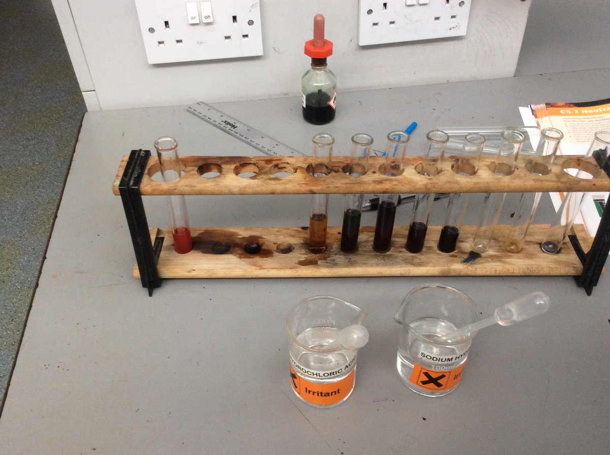 Ebor_F_Science's tweet photo. GCSE science neutralisation practical investigations! Reminicent of potions at Hogwarts!! #funscience https://t.co/oSAfPuD0N3