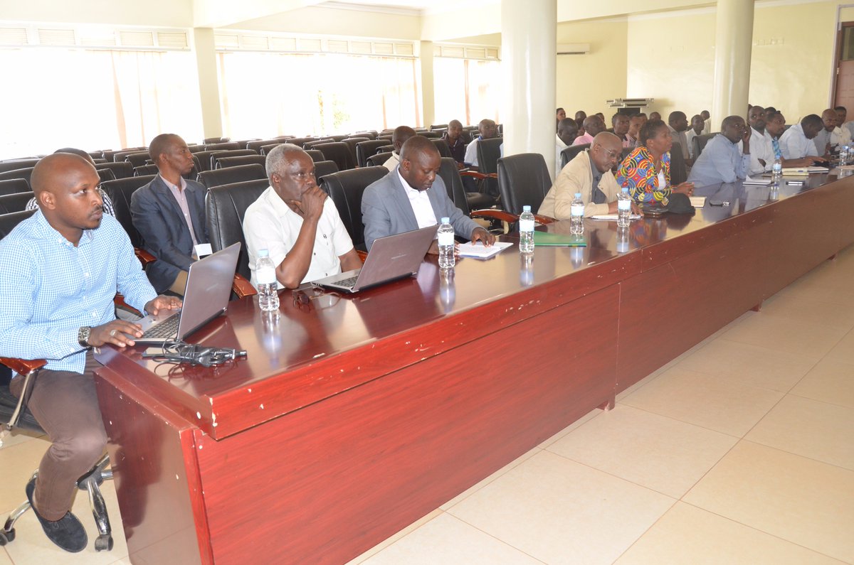RwamaganaDistr's tweet photo. #HappeningNow: Meeting to review  the findings of imihigo field visit in @DRwamagana by @RwandaEast' authorities https://t.co/2H5PtrcKml