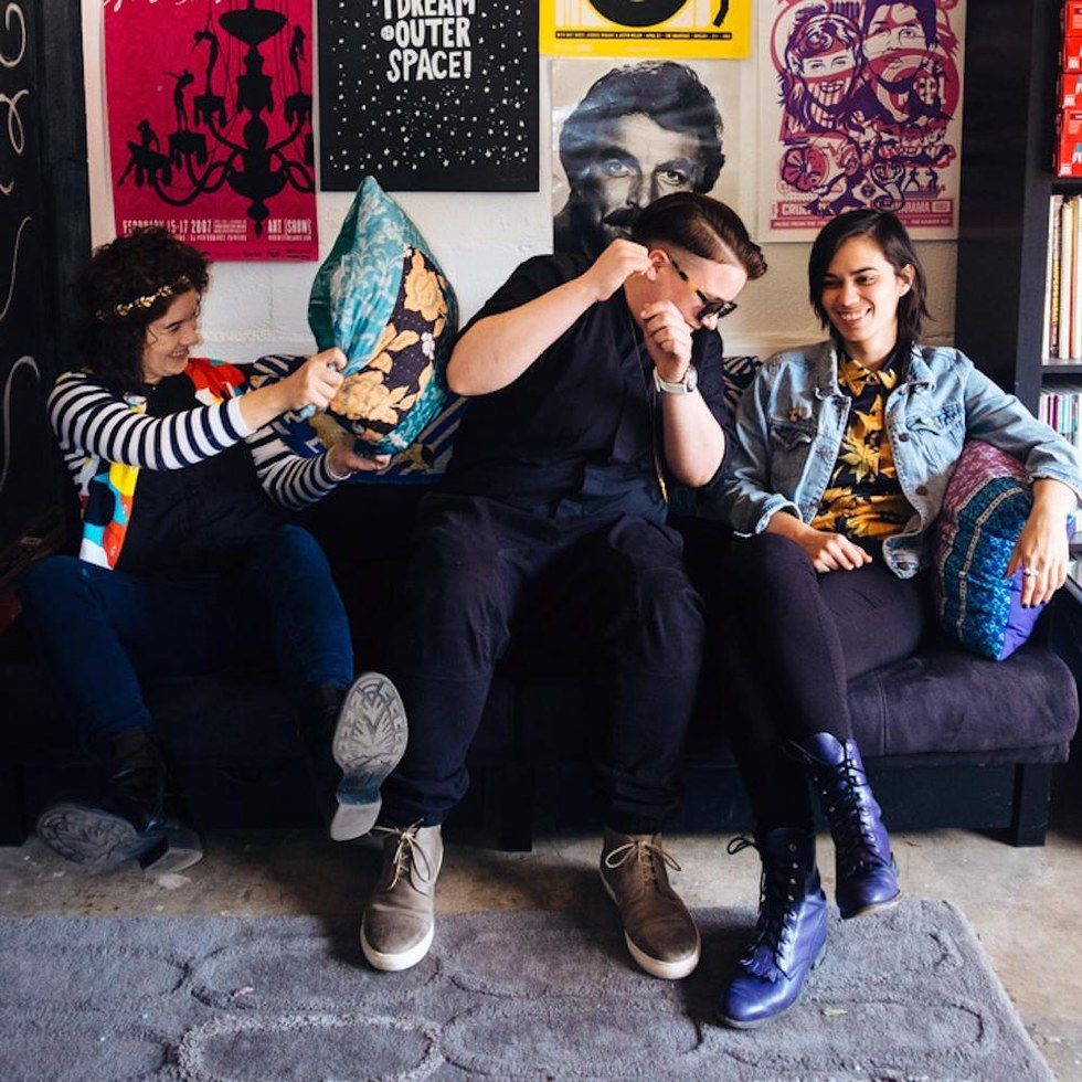 Um HAVE YOU HEARD OF <a href="/Tomboiband/">Tomboi</a>?? Sorry for yelling - but this interview they did with @popdust is real neat buff.ly/2rSXONj