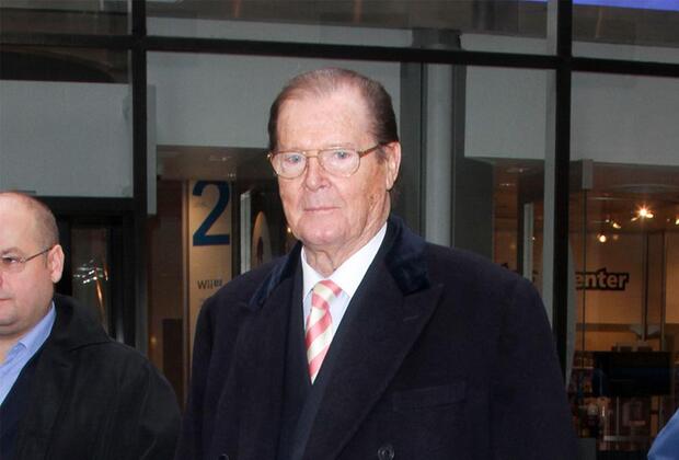KIBLER63laforce's tweet photo. Roger Moore est décédé!
 
 Le monde du cinéma est en deuil, Hollywood pleure la disparition d'une de ses étoiles https://t.co/AqWNhAMSqv