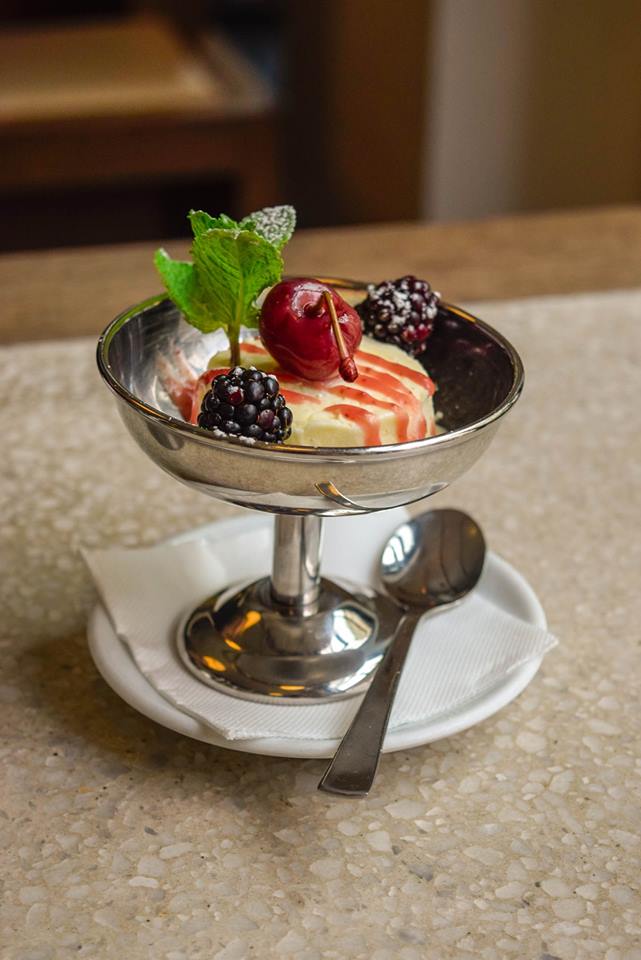 NeroGrill's tweet photo. Süße Mittagspause...
Mit unseren kleinen Eis-Desserts #gelatotime #vanillalover https://t.co/PGepBgbDWm