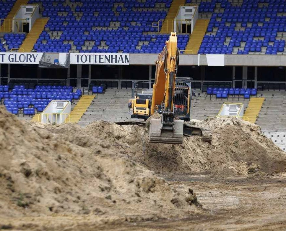 Meanwhile at White Hart Lane, Spurs continue searching for a Premier League trophy. Nothing yet but they're putting the pressure on the dirt