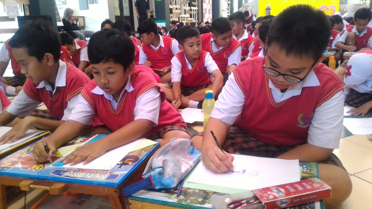 Daya kreasi dan sikap sportif semakin digali melalui wadah positif antara pihak SD dengan SMP Cakra Buana 👌💪