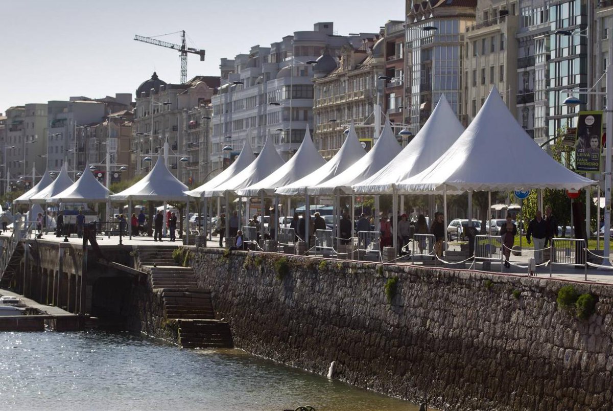 El muelle de #Santander se llena de carpas bit.ly/2rPA3qa