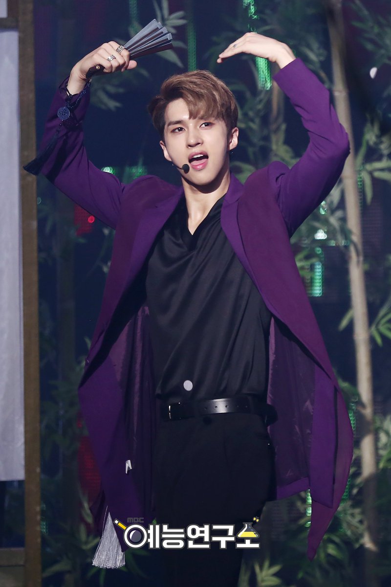 MBC_entertain's tweet photo. 빅스와 별빛이 함께했던 소중한 무대,
지금도 생생하게 기억합니다
고맙고 고맙습니다⭐️💙
#VIXX_5th_Anniversary #빅스X별빛_5주년_축하해
170520 #쇼음악중심 #음중 #빅스 #도원경
📷 ☞ https://t.co/RKXJik3owm https://t.co/sz6NUFuBlP
