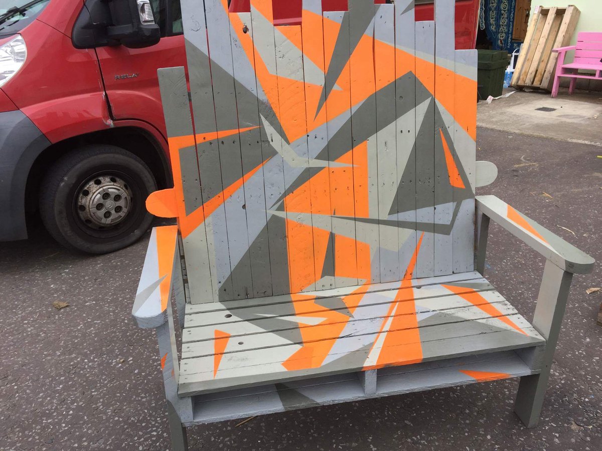 UrbanRemake's tweet photo. What an eye catching and unique custom piece created by UrbanRemake and sprayed by @uvartscic for @PykeNPommes https://t.co/03mVGwHeA8