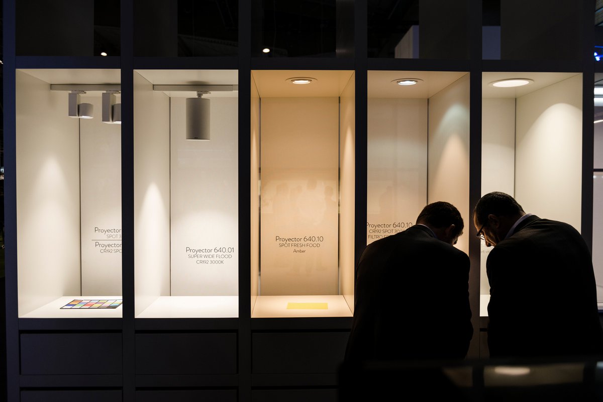 SimonElectricES's tweet photo. ¿Buscando #IluminaciónInterior LED para tus proyectos? conoce nuestras luminarias en nuestro espacio #SimonEnConstrumat #BarcelonaBuildingC https://t.co/KInKNpKjwN