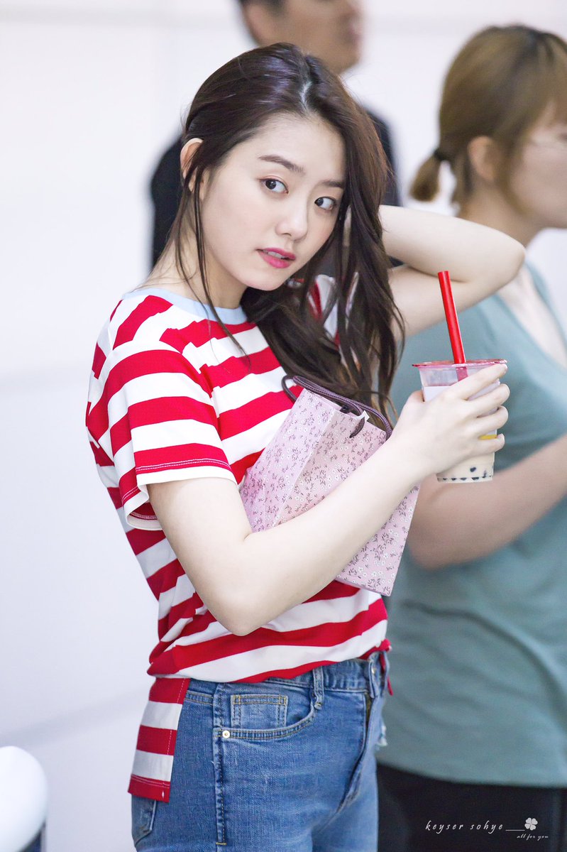 kimsohye_com's tweet photo. 170524 유희낙락 소혜

햇살에 눈부셔~✨
너는 더 눈부셔~😊💕

#김소혜 #소혜 #sohye https://t.co/oK8Kww78GS