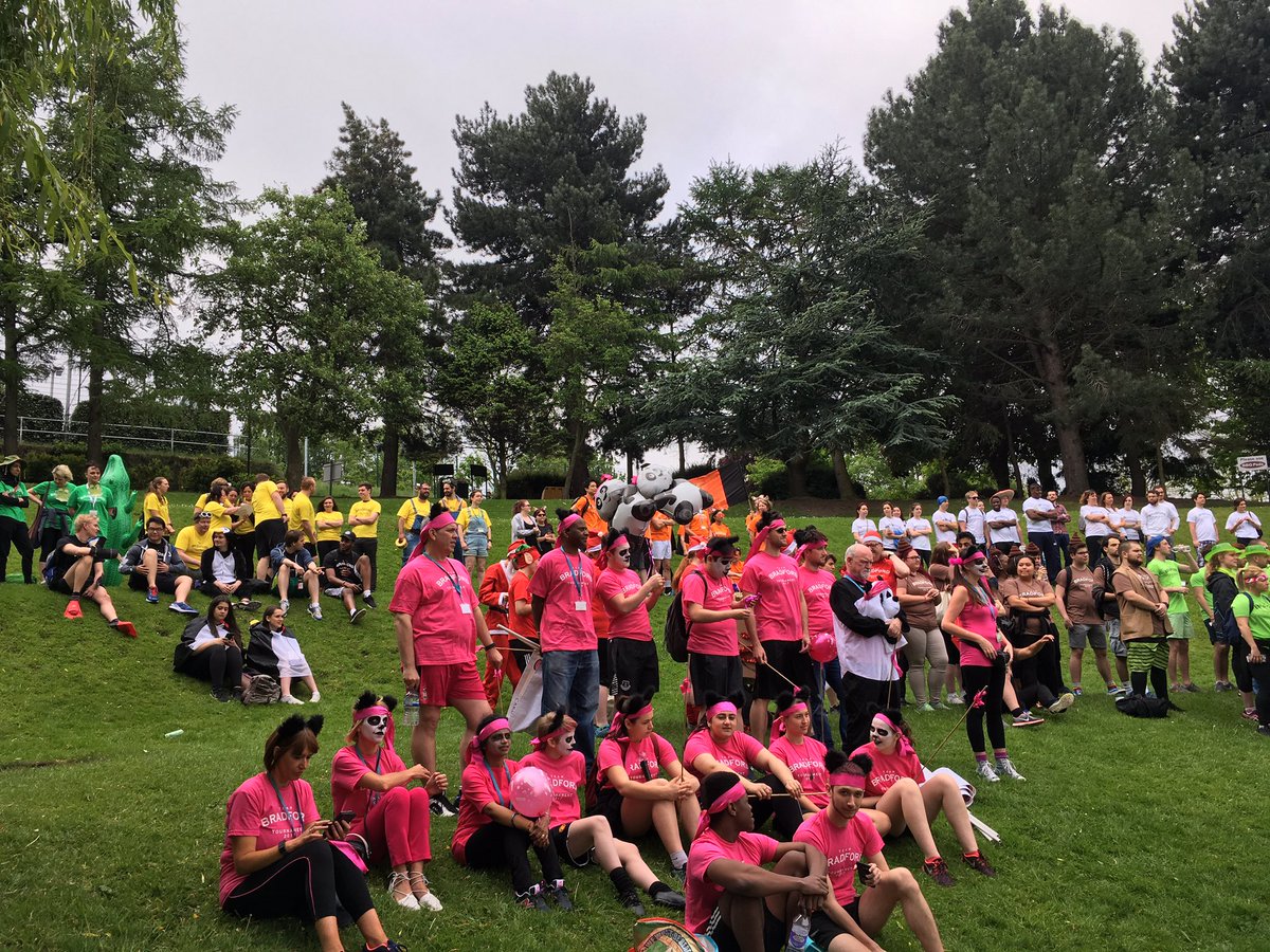 TeamFuschia's tweet photo. Let the games commence!!#teambradfest #teamfuchsia🐼🐼🐼 https://t.co/jqYex71P8C